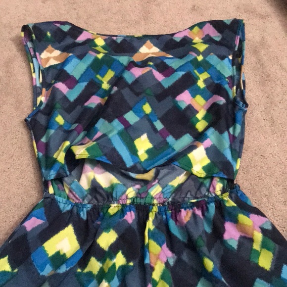 Multicolor patterned sleeveless dress - Picture 3 of 3